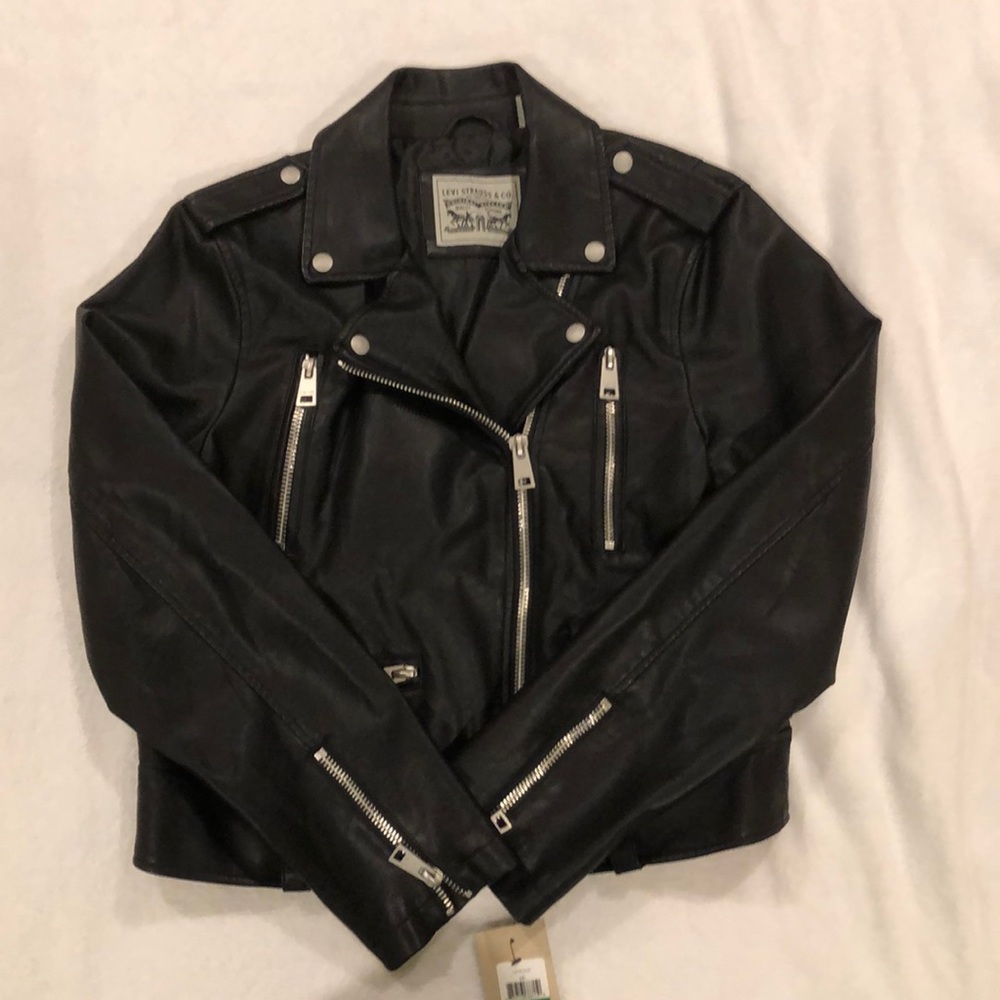 levi black faux leather jacket ✨